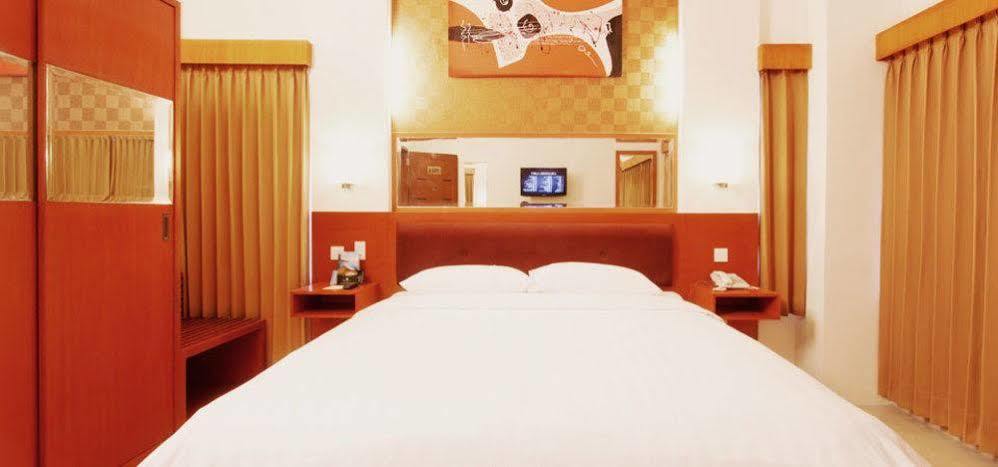 Hotel Bisanta Bidakara Tunjungan Surabaya Ngoại thất bức ảnh